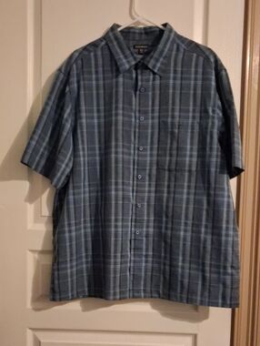 Men's Blue and Gray Plaid Short-Sleeve Button-Down